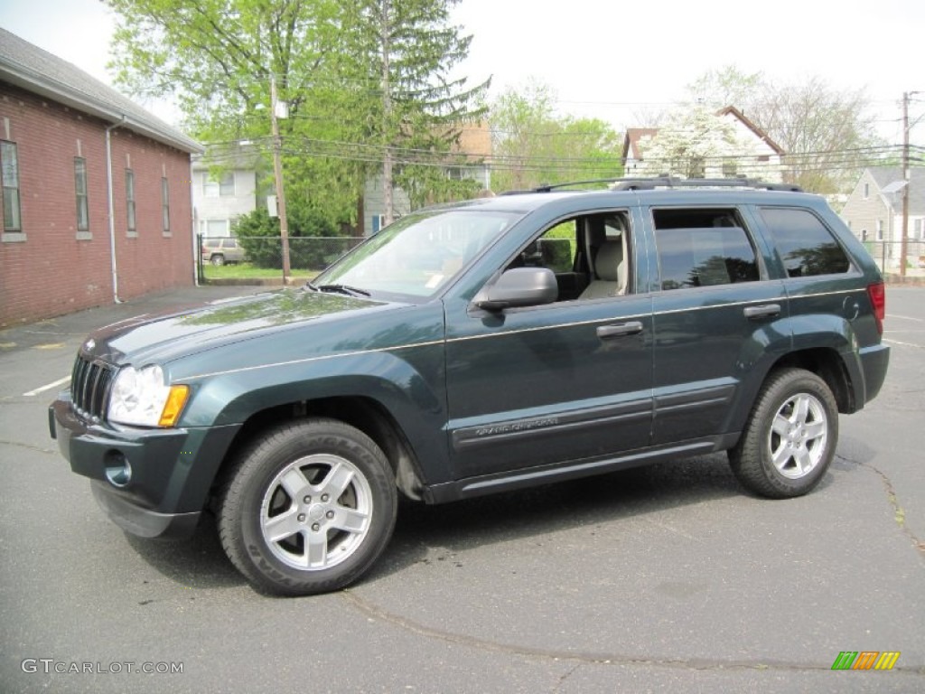 2005 Grand Cherokee Laredo 4x4 - Deep Beryl Green Pearl / Khaki photo #1