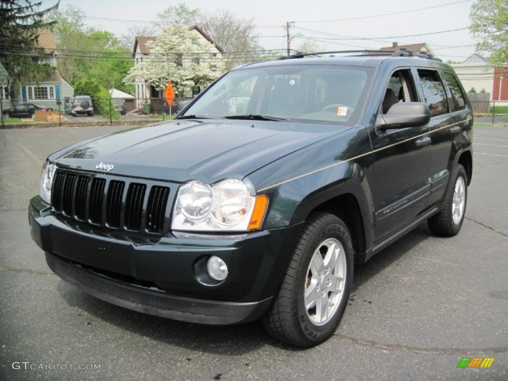 2005 Grand Cherokee Laredo 4x4 - Deep Beryl Green Pearl / Khaki photo #2
