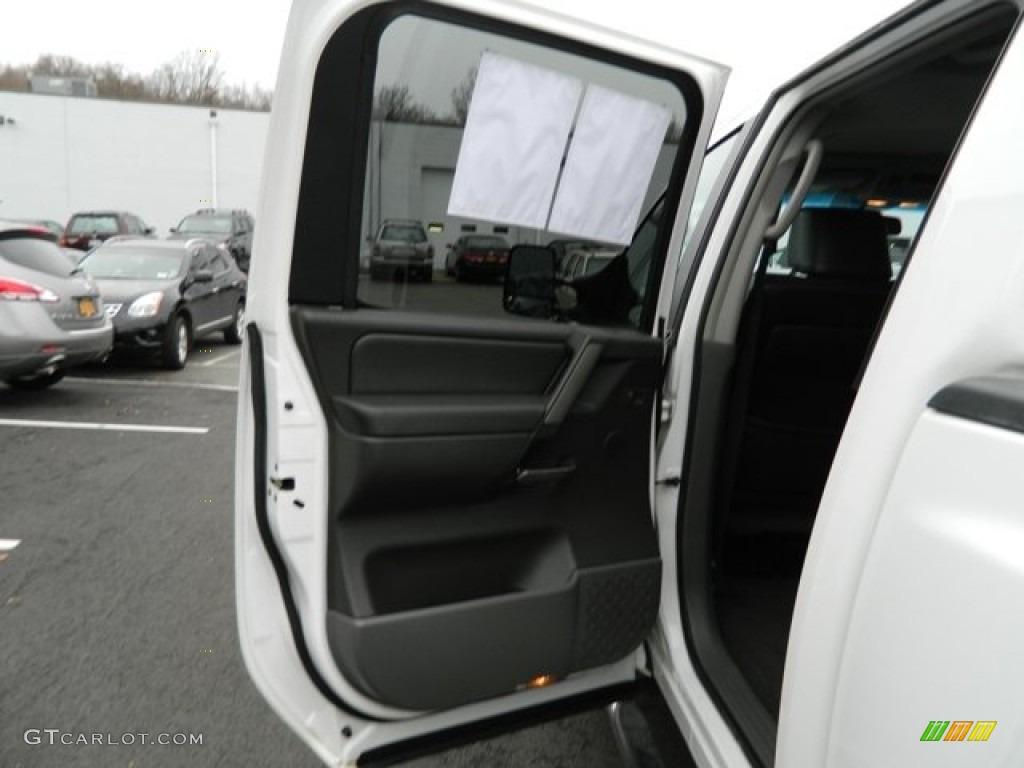 2006 Titan SE Crew Cab 4x4 - White / Graphite/Titanium photo #19