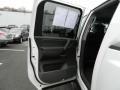White - Titan SE Crew Cab 4x4 Photo No. 19