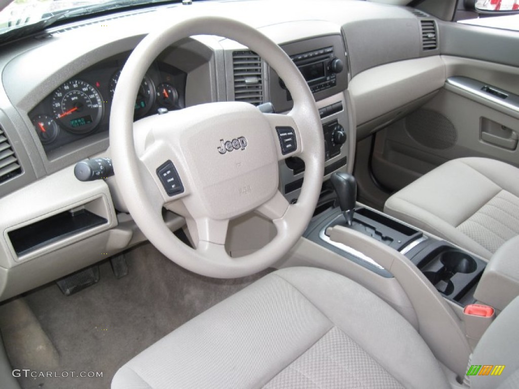 2005 Grand Cherokee Laredo 4x4 - Deep Beryl Green Pearl / Khaki photo #15