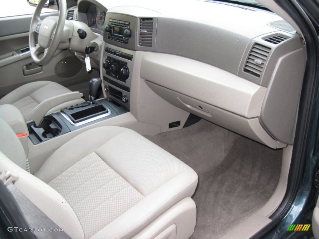 2005 Grand Cherokee Laredo 4x4 - Deep Beryl Green Pearl / Khaki photo #16