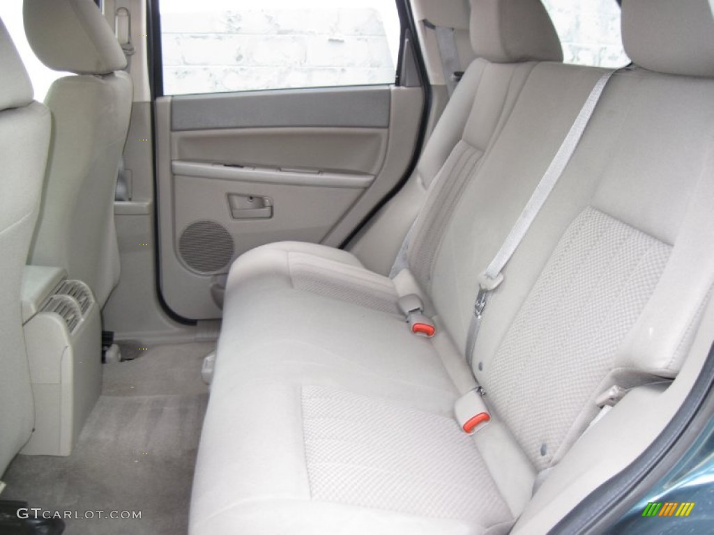 2005 Grand Cherokee Laredo 4x4 - Deep Beryl Green Pearl / Khaki photo #17