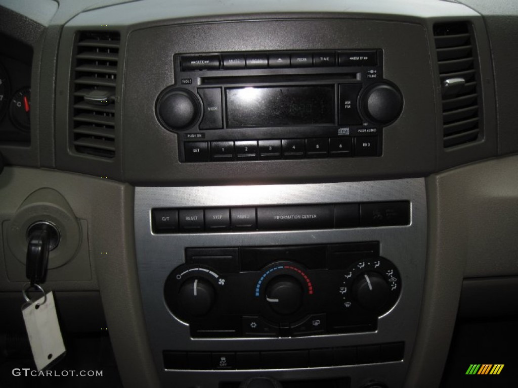 2005 Grand Cherokee Laredo 4x4 - Deep Beryl Green Pearl / Khaki photo #20