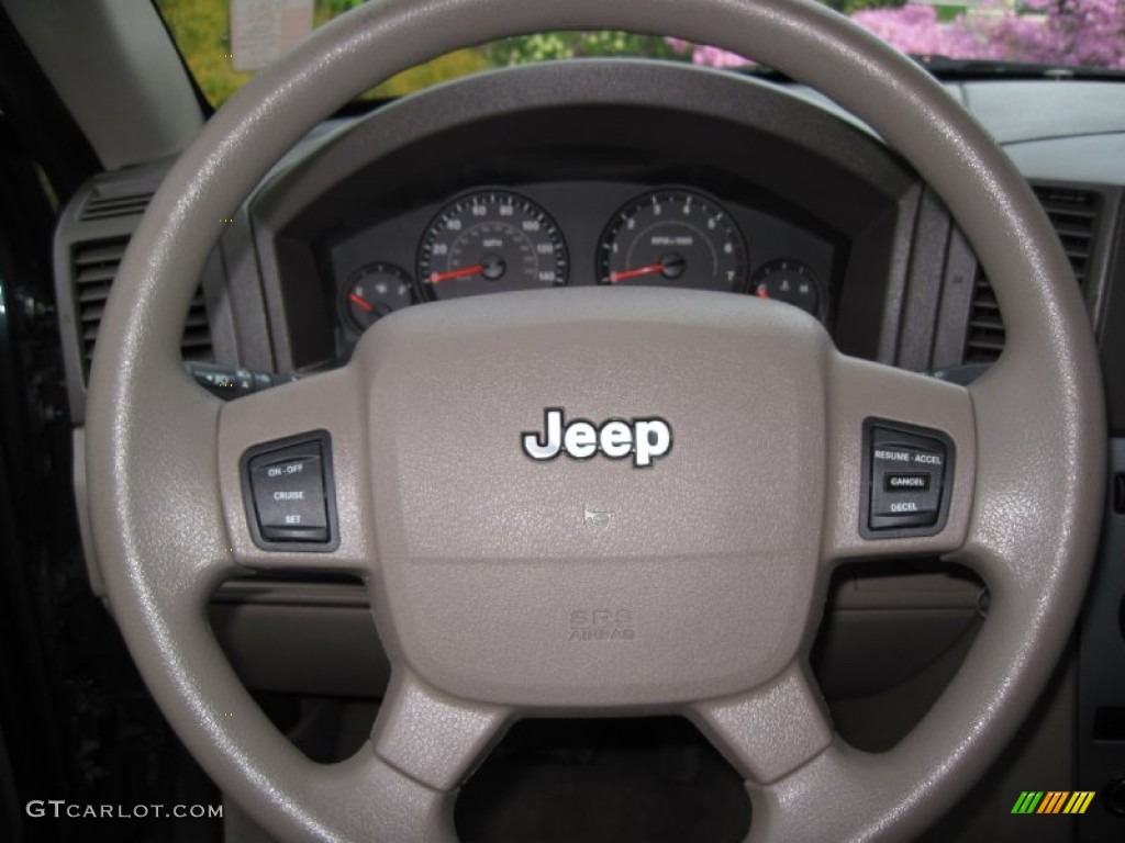 2005 Grand Cherokee Laredo 4x4 - Deep Beryl Green Pearl / Khaki photo #21