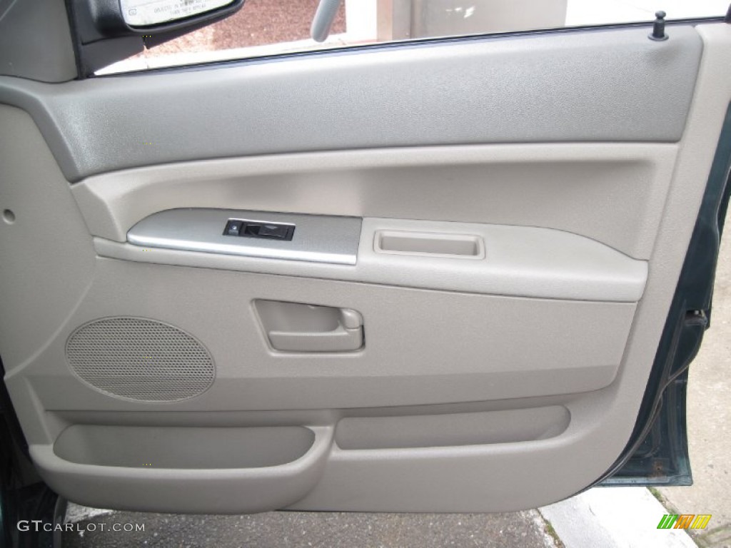 2005 Grand Cherokee Laredo 4x4 - Deep Beryl Green Pearl / Khaki photo #26