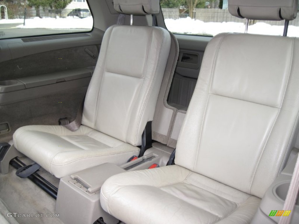 Taupe/Light Taupe Interior 2004 Volvo XC90 2.5T Photo #56660160