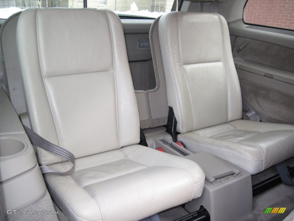 Taupe/Light Taupe Interior 2004 Volvo XC90 2.5T Photo #56660163