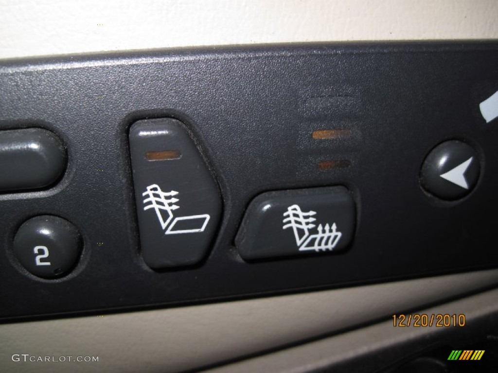 2003 Suburban 1500 LT 4x4 - Light Pewter Metallic / Tan/Neutral photo #28