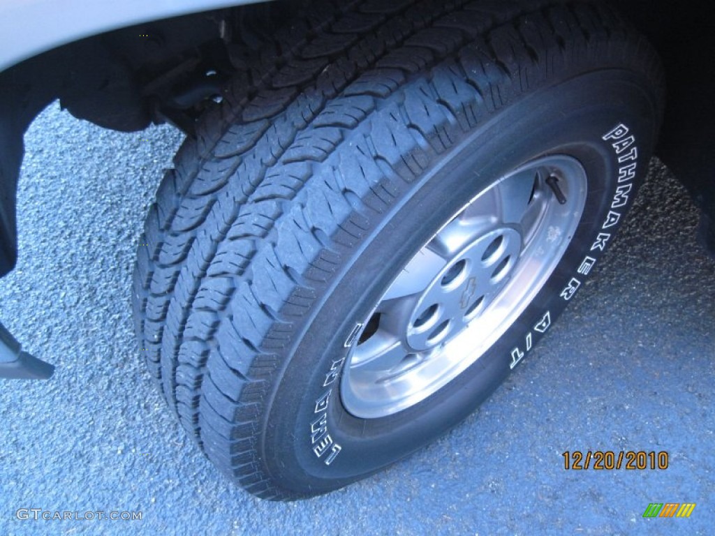 2003 Suburban 1500 LT 4x4 - Light Pewter Metallic / Tan/Neutral photo #31