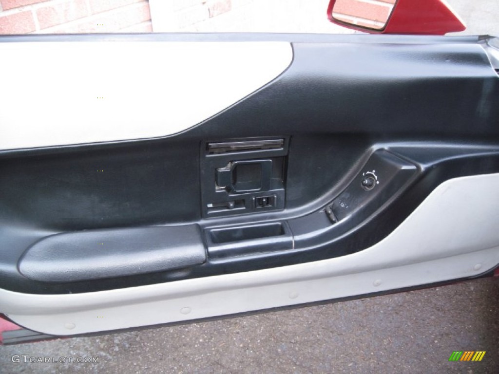 1994 Chevrolet Corvette Coupe Light Gray Door Panel Photo #56664399