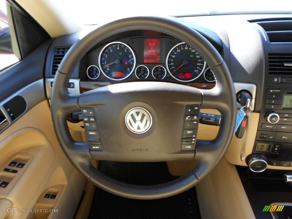 2010 Volkswagen Touareg VR6 FSI 4XMotion Pure Beige Steering Wheel Photo #56665361