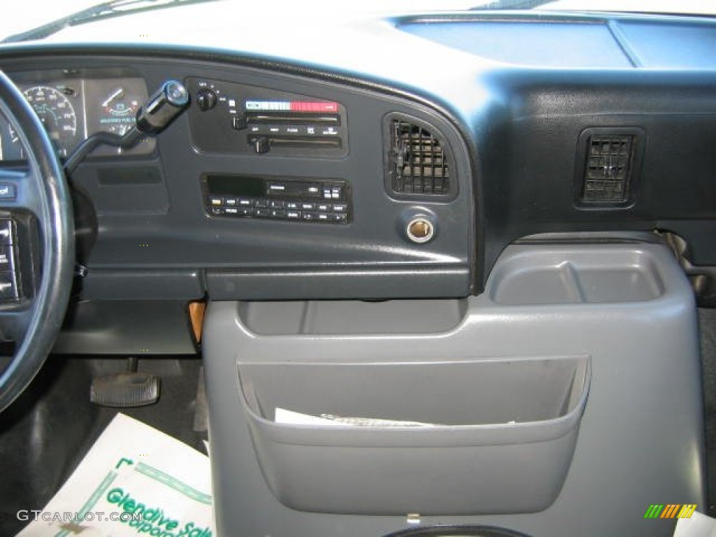 1995 E Series Van E250 XL Cargo Van - White / Grey photo #13