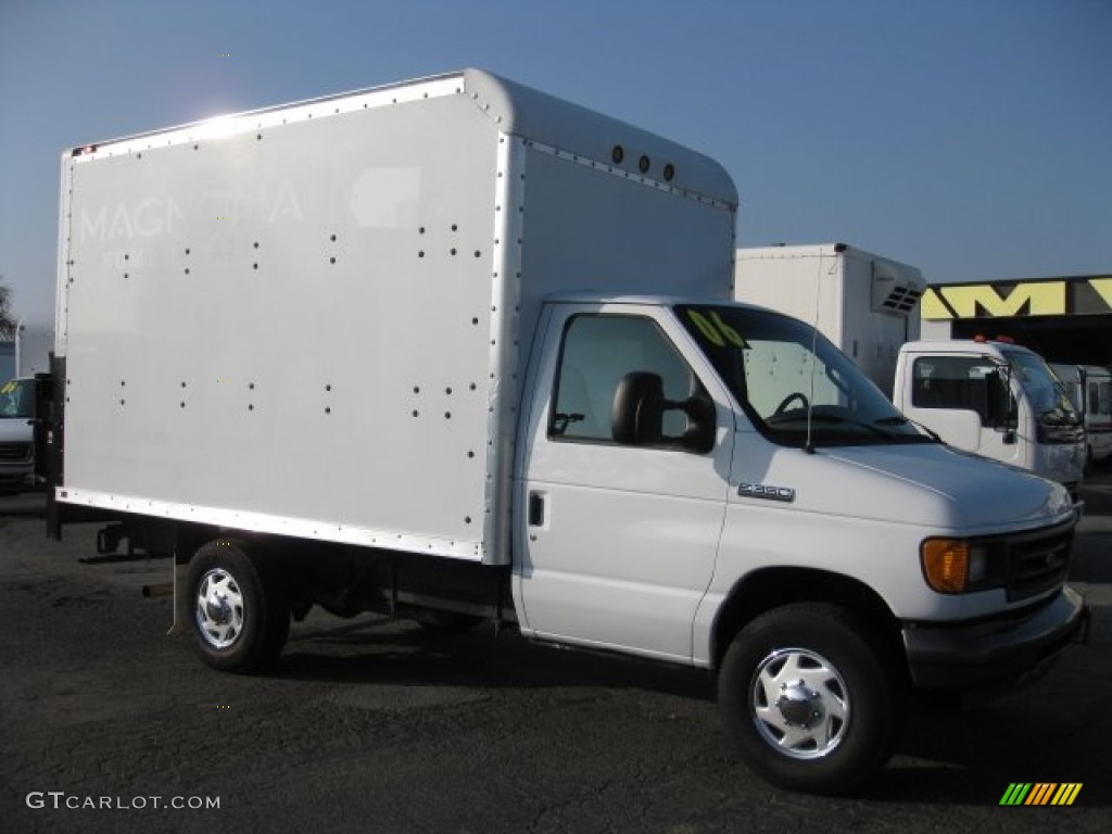2006 E Series Cutaway E350 Commercial Moving Van - Oxford White / Medium Flint photo #1