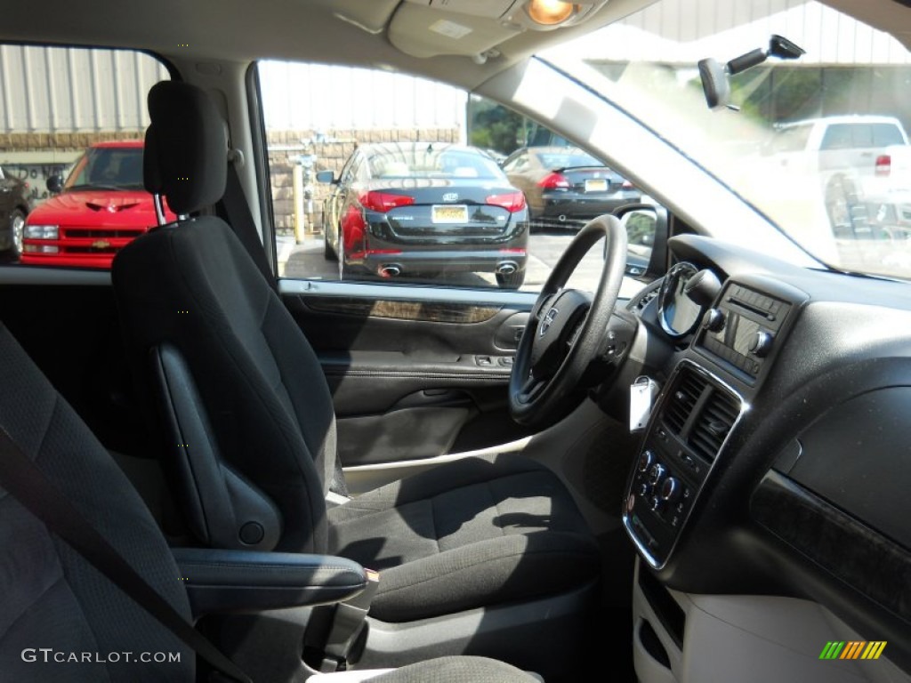 2011 Grand Caravan Mainstreet - Brilliant Black Crystal Pearl / Black/Light Graystone photo #7