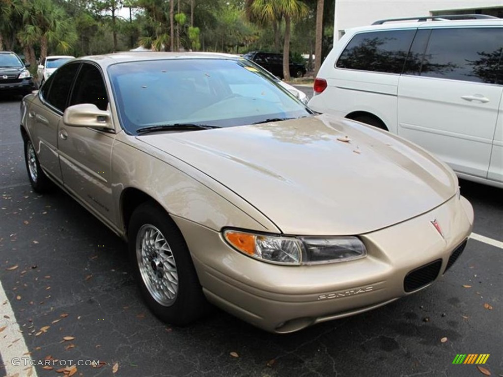 2000 Grand Prix SE Sedan - Champagne Beige Metallic / Dark Taupe photo #1