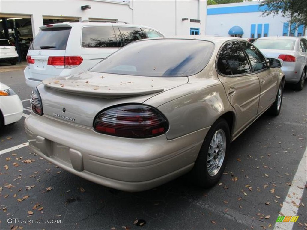 2000 Grand Prix SE Sedan - Champagne Beige Metallic / Dark Taupe photo #2