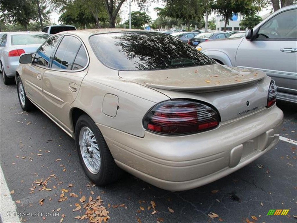 2000 Grand Prix SE Sedan - Champagne Beige Metallic / Dark Taupe photo #3