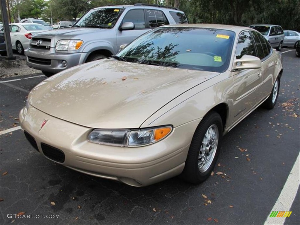 2000 Grand Prix SE Sedan - Champagne Beige Metallic / Dark Taupe photo #4