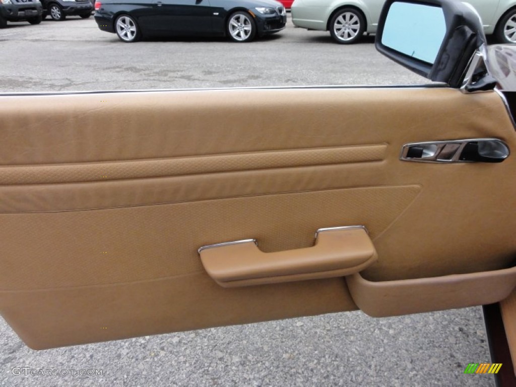 1986 Mercedes-Benz SL Class 560 SL Roadster Palomino Door Panel Photo #56685055