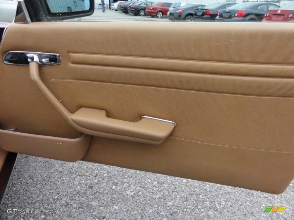 1986 Mercedes-Benz SL Class 560 SL Roadster Palomino Door Panel Photo #56685140