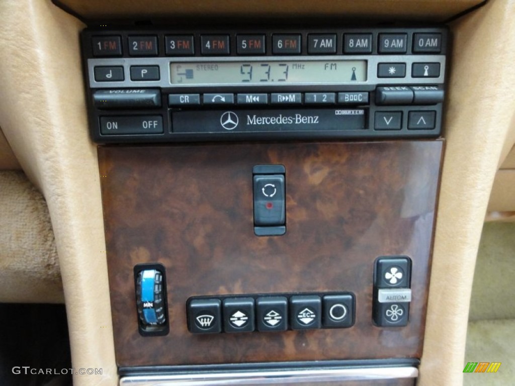 1986 Mercedes-Benz SL Class 560 SL Roadster Controls Photo #56685281
