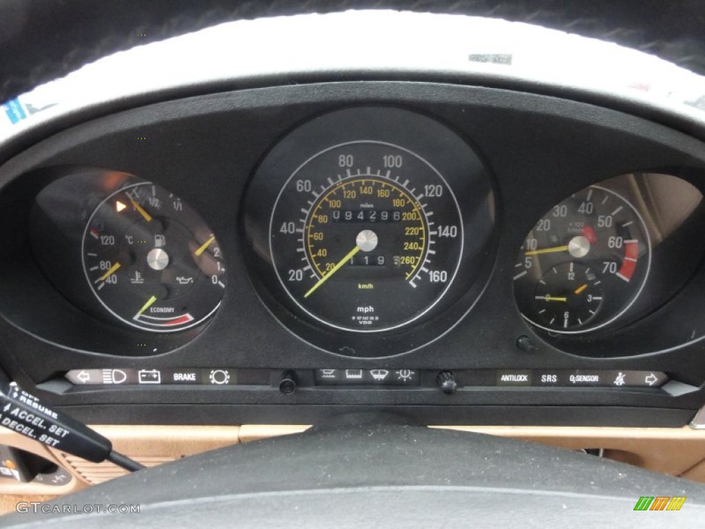 1986 Mercedes-Benz SL Class 560 SL Roadster Gauges Photo #56685308