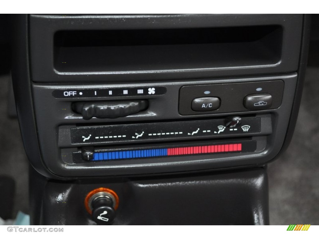 1998 Saturn S Series SL2 Sedan Controls Photos