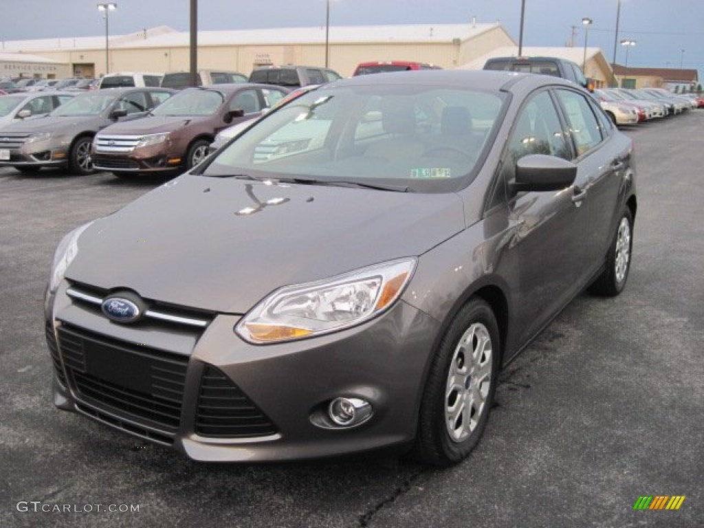 2012 Focus SE Sedan - Sterling Grey Metallic / Stone photo #3