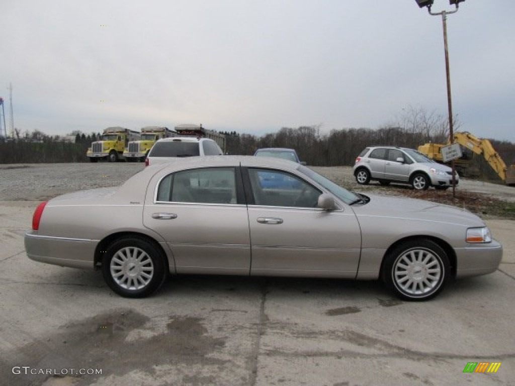 2003 Town Car Executive - Light Parchment Gold / Medium Dark Parchment/Light Parchment photo #2