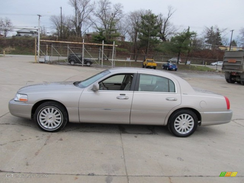 2003 Town Car Executive - Light Parchment Gold / Medium Dark Parchment/Light Parchment photo #5