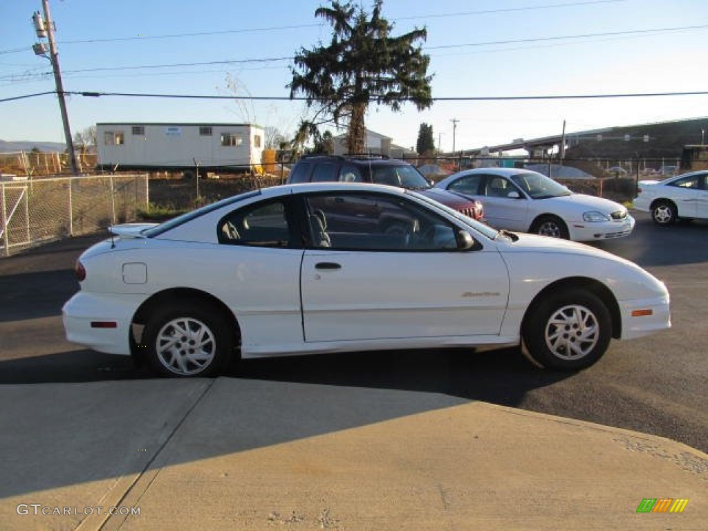 2001 Sunfire SE Coupe - Arctic White / Graphite photo #4