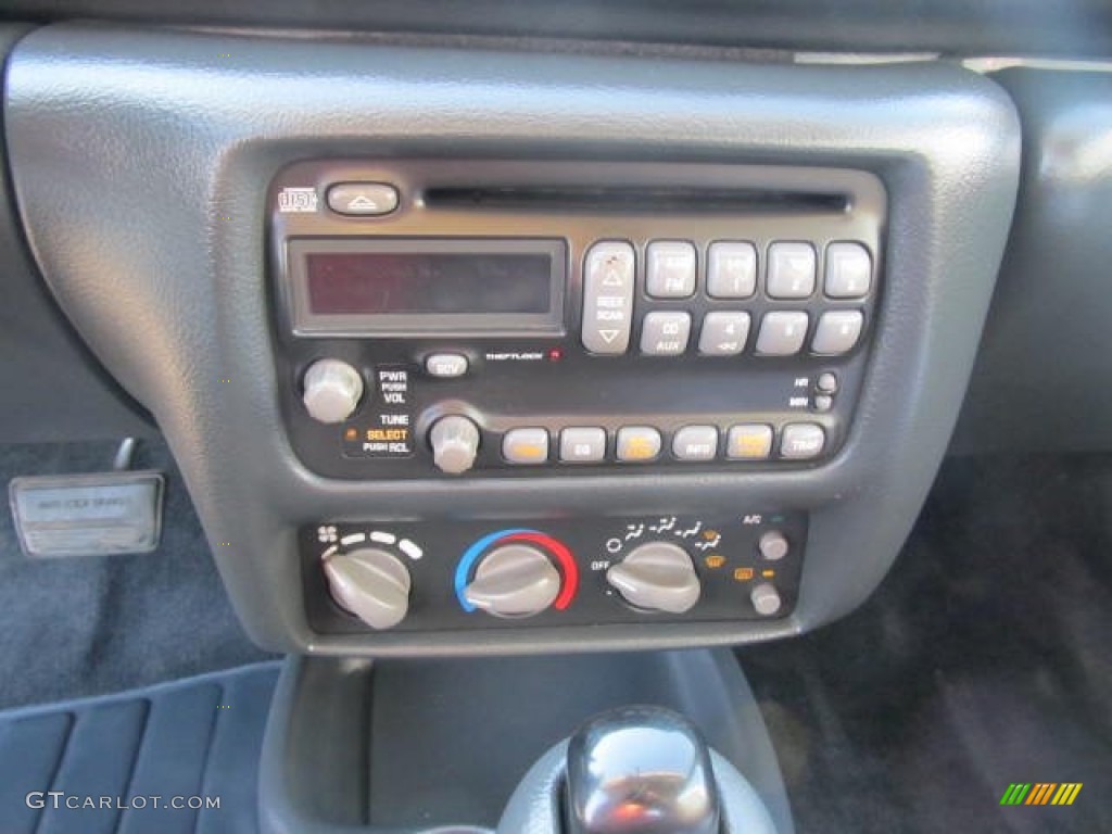 2001 Sunfire SE Coupe - Arctic White / Graphite photo #11