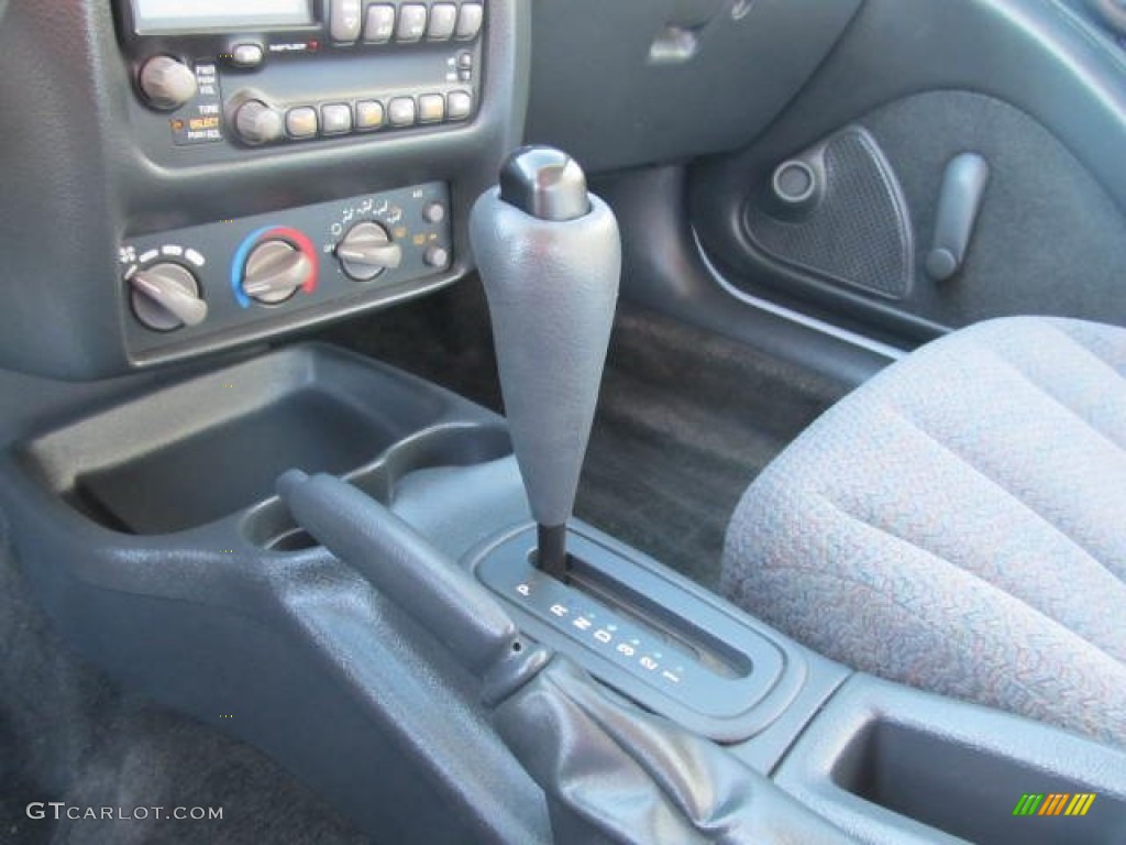 2001 Sunfire SE Coupe - Arctic White / Graphite photo #12