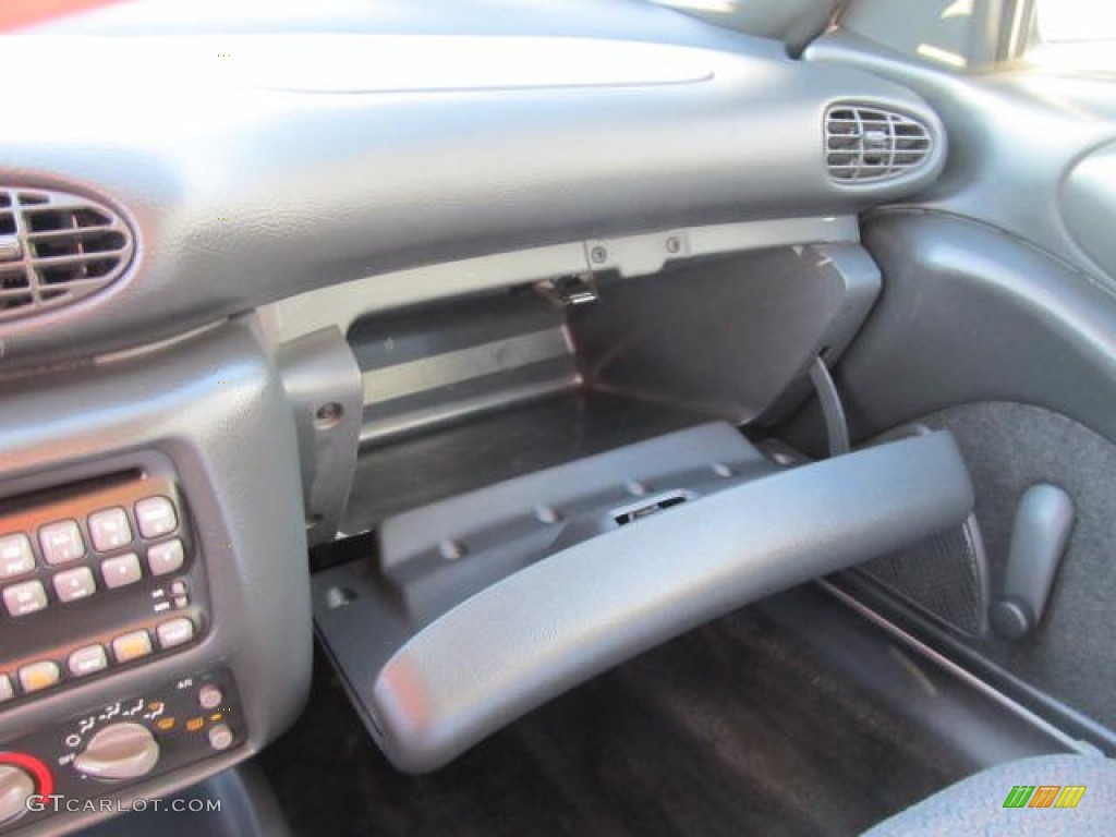 2001 Sunfire SE Coupe - Arctic White / Graphite photo #13