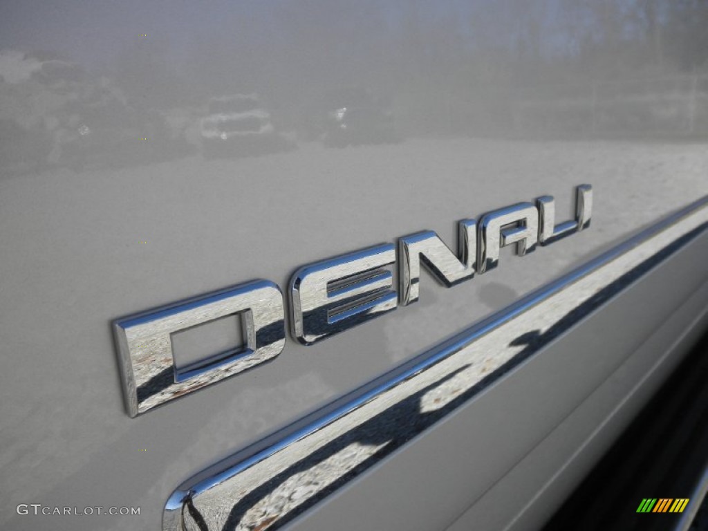 2012 GMC Yukon Denali AWD Marks and Logos Photos