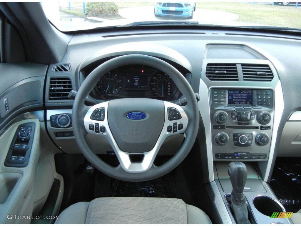 2012 Ford Explorer FWD Dashboard Photos