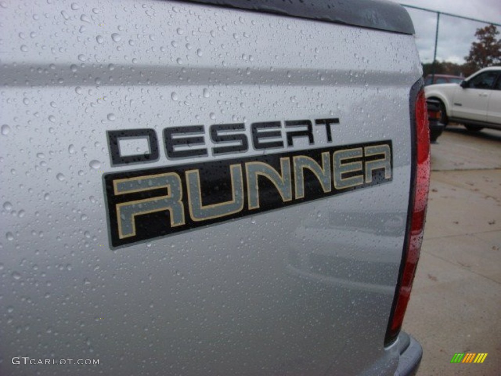 2004 Frontier XE King Cab Desert Runner - Radiant Silver Metallic / Gray photo #24
