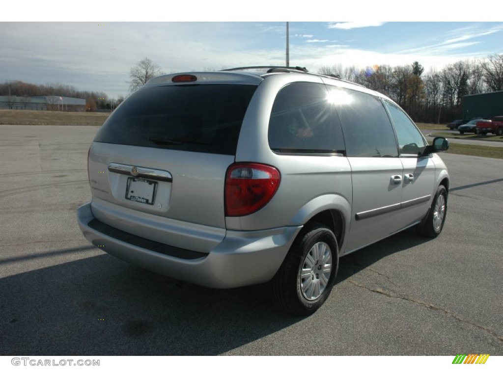 2006 Town & Country  - Bright Silver Metallic / Medium Slate Gray photo #5