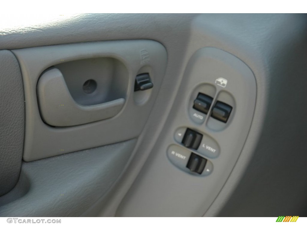 2006 Town & Country  - Bright Silver Metallic / Medium Slate Gray photo #10