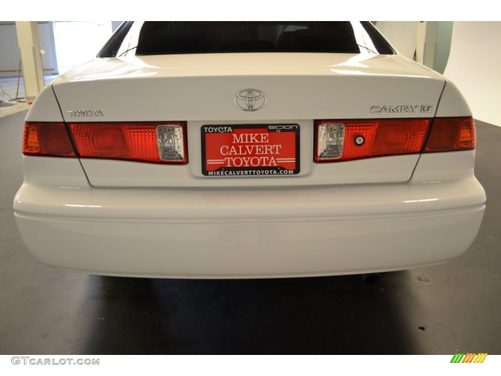 2001 Camry LE - Super White / Oak photo #4