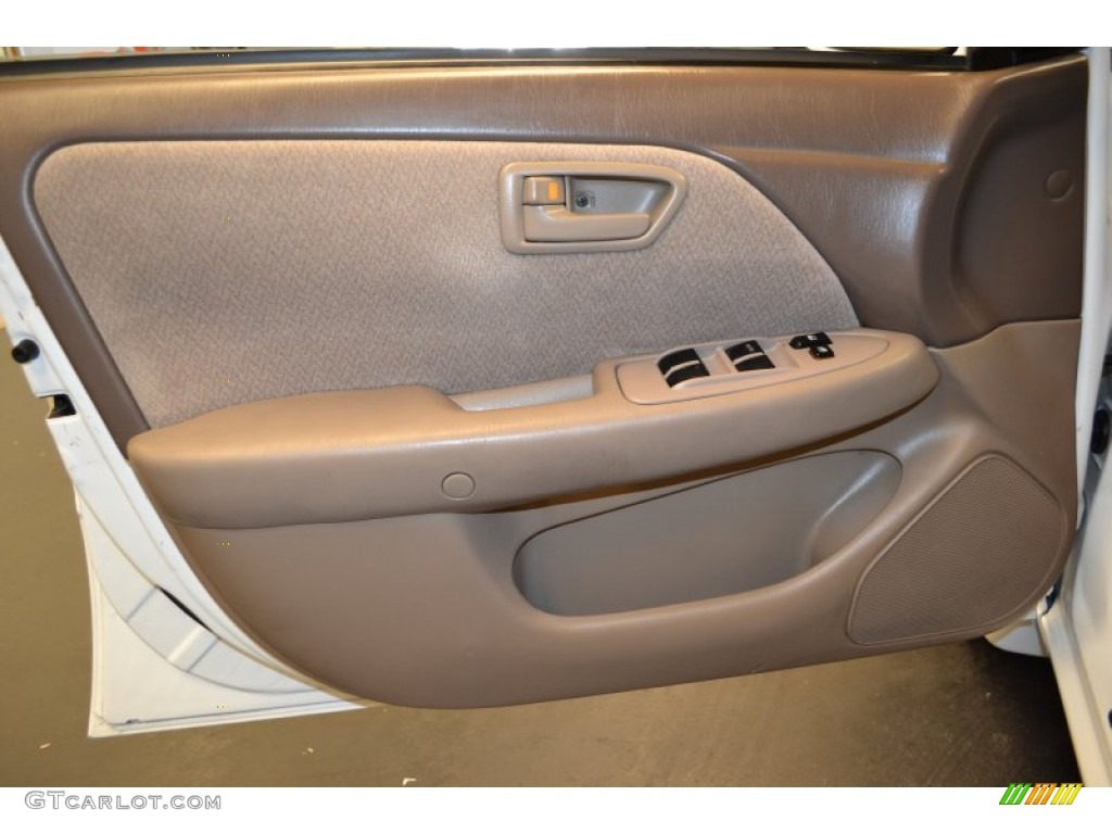 2001 Camry LE - Super White / Oak photo #11