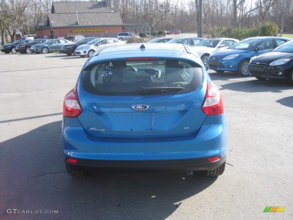 2012 Focus SE 5-Door - Blue Candy Metallic / Charcoal Black photo #6