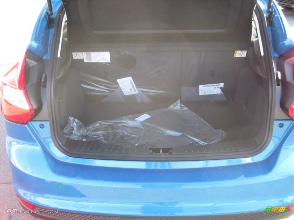 2012 Focus SE 5-Door - Blue Candy Metallic / Charcoal Black photo #7