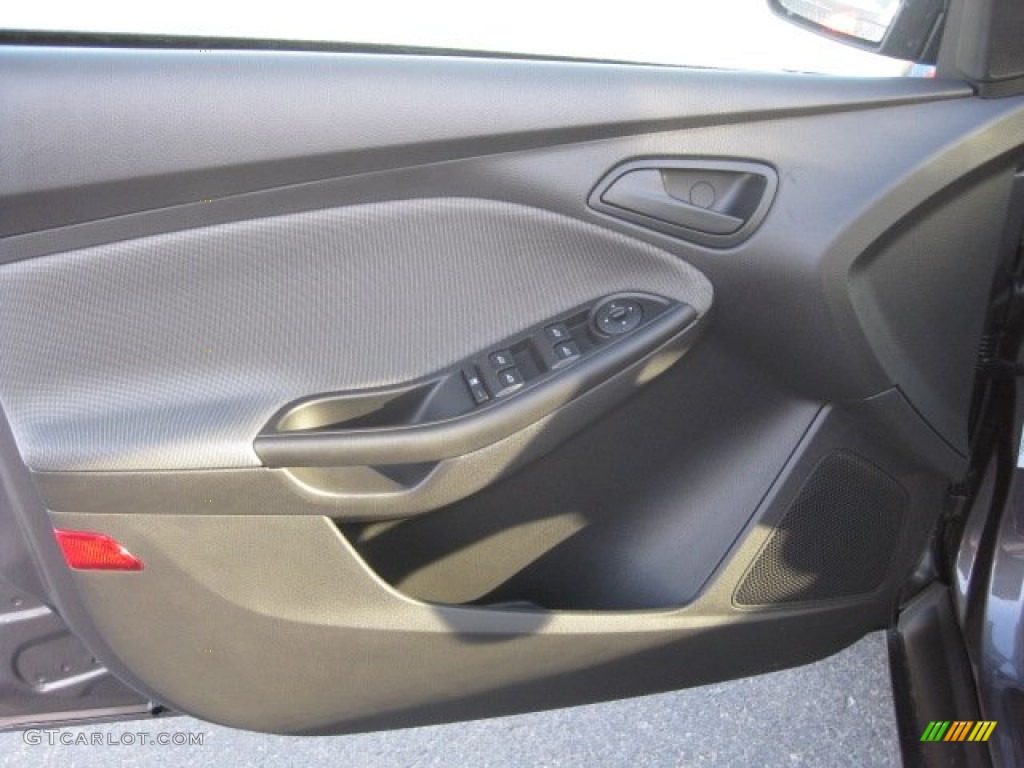 2012 Focus SE 5-Door - Sterling Grey Metallic / Charcoal Black photo #10