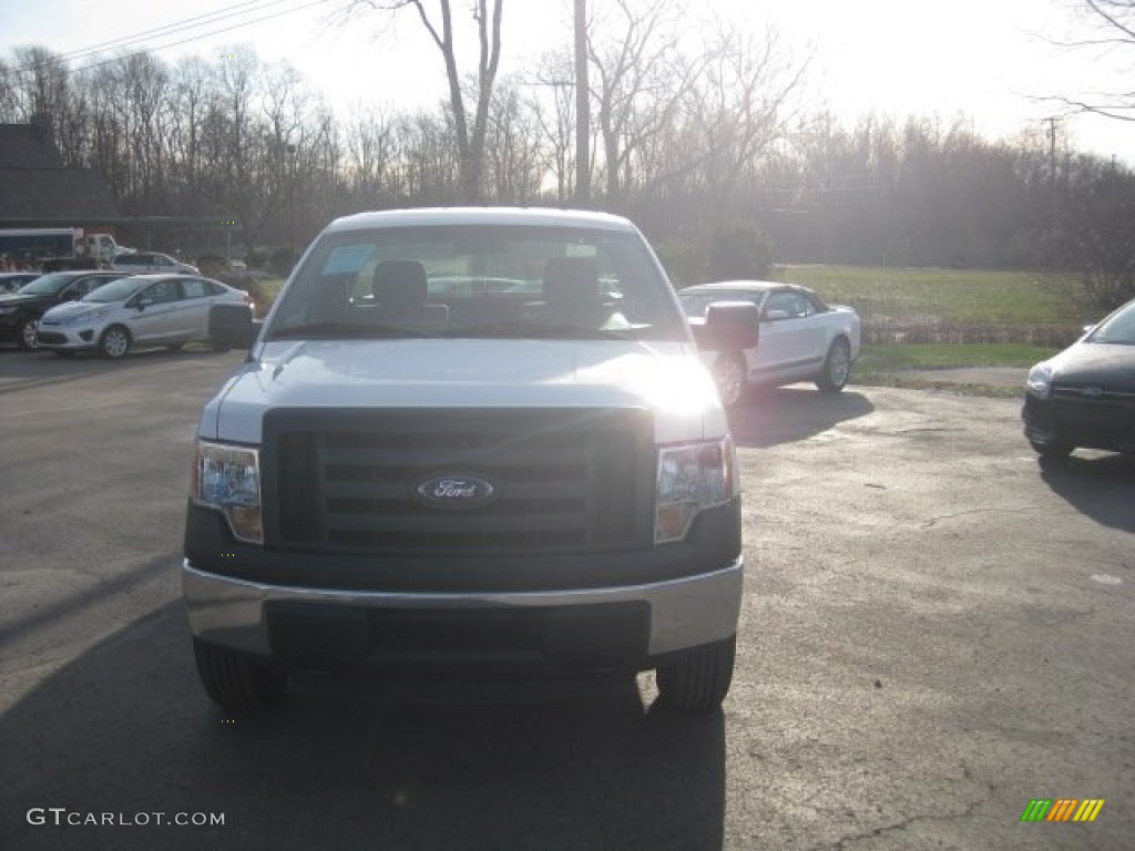 2011 F150 XL Regular Cab 4x4 - Oxford White / Steel Gray photo #2