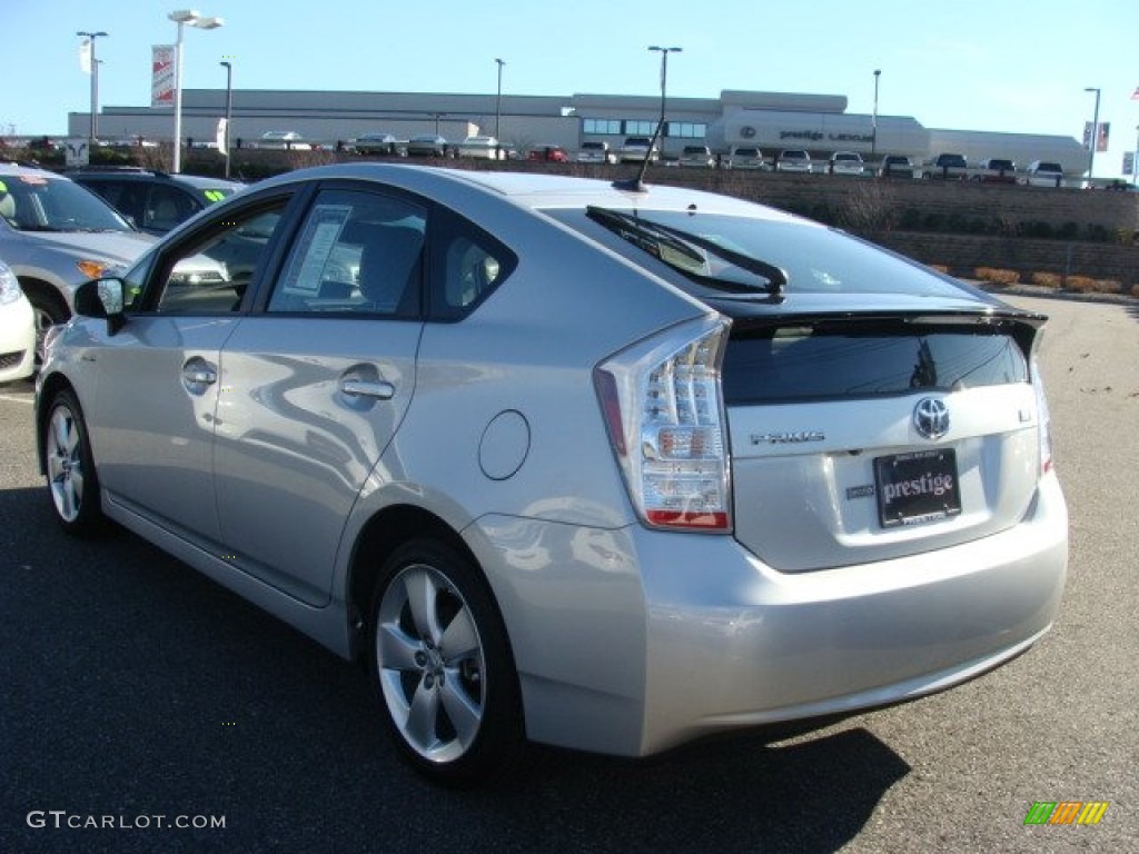 2010 Prius Hybrid V - Classic Silver Metallic / Dark Gray photo #4