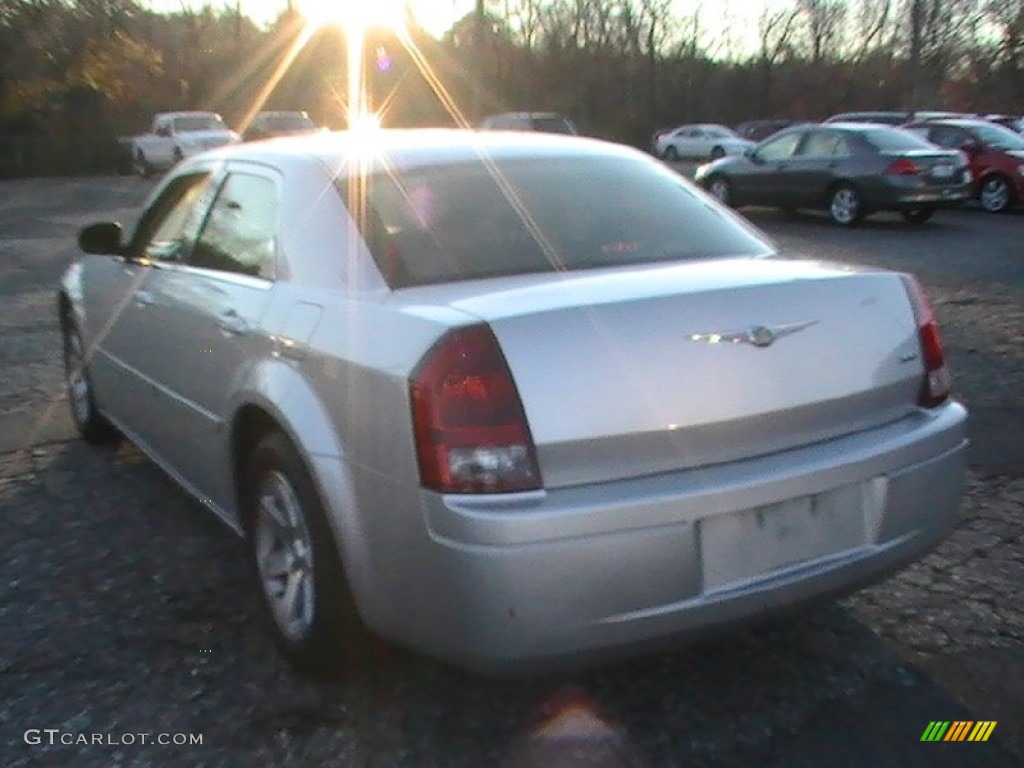 2005 300  - Bright Silver Metallic / Dark Slate Gray/Light Graystone photo #6