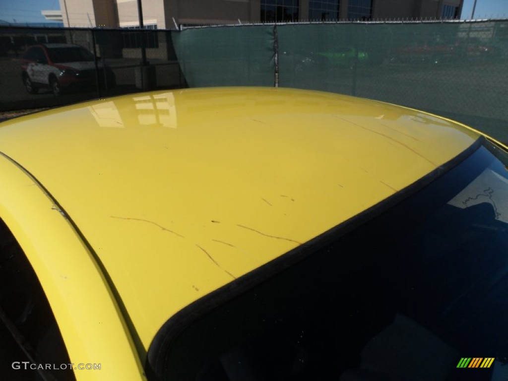 2001 Mustang V6 Coupe - Zinc Yellow Metallic / Dark Charcoal photo #14