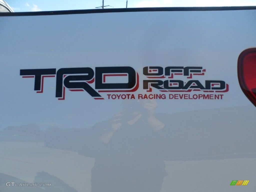 2012 Tundra SR5 TRD CrewMax - Super White / Graphite photo #16